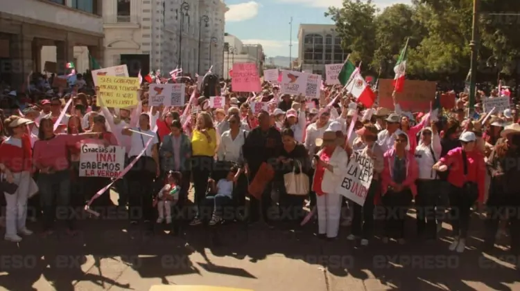 Los participantes se dirigieron a las 10:00 horas a la Plaza Zaragoza. (Foto: Ramón Munguía/EXPRESO)