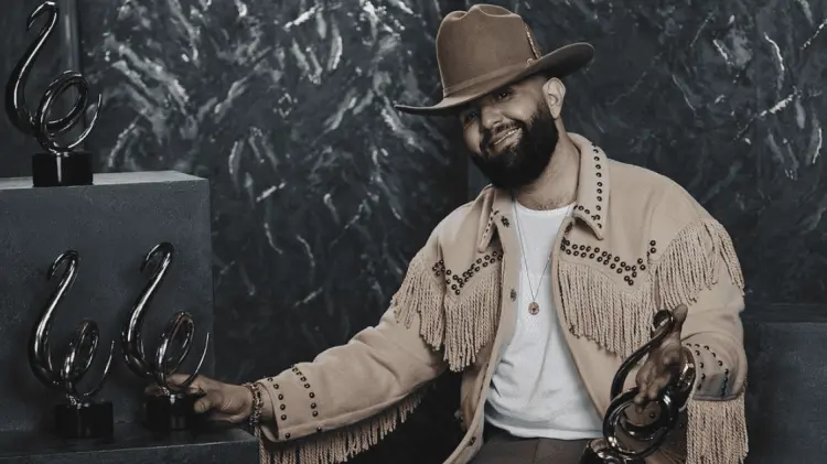 Carin León tuvo una gran noche en la ceremonia de Premio Lo Nuestro. (Foto: Cortesía)