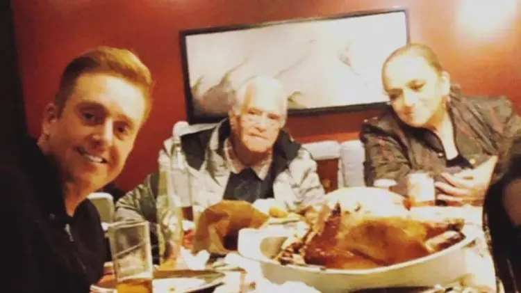 Daniel Bisogno junto a sus padres, Concepción y Araceli Bisogno. (Foto: Tomada de redes)