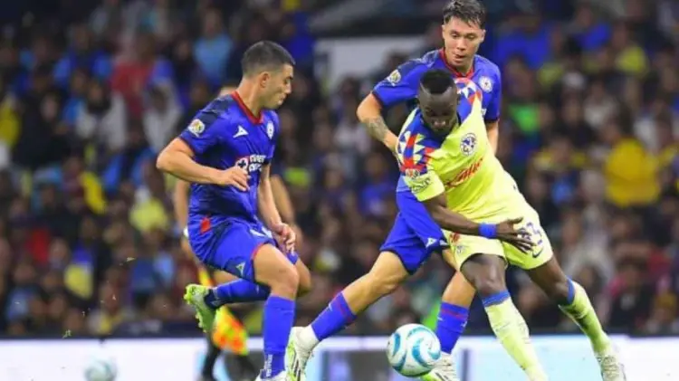 El encuentro entre América y Cruz Azul. (Especial / EXPRESO)