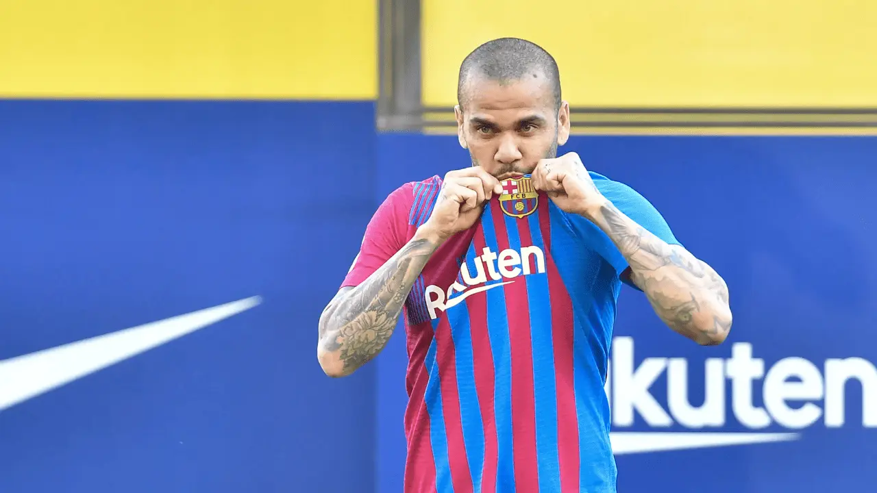 Barcelona borra a Dani Alves de su registro de leyendas tras condena