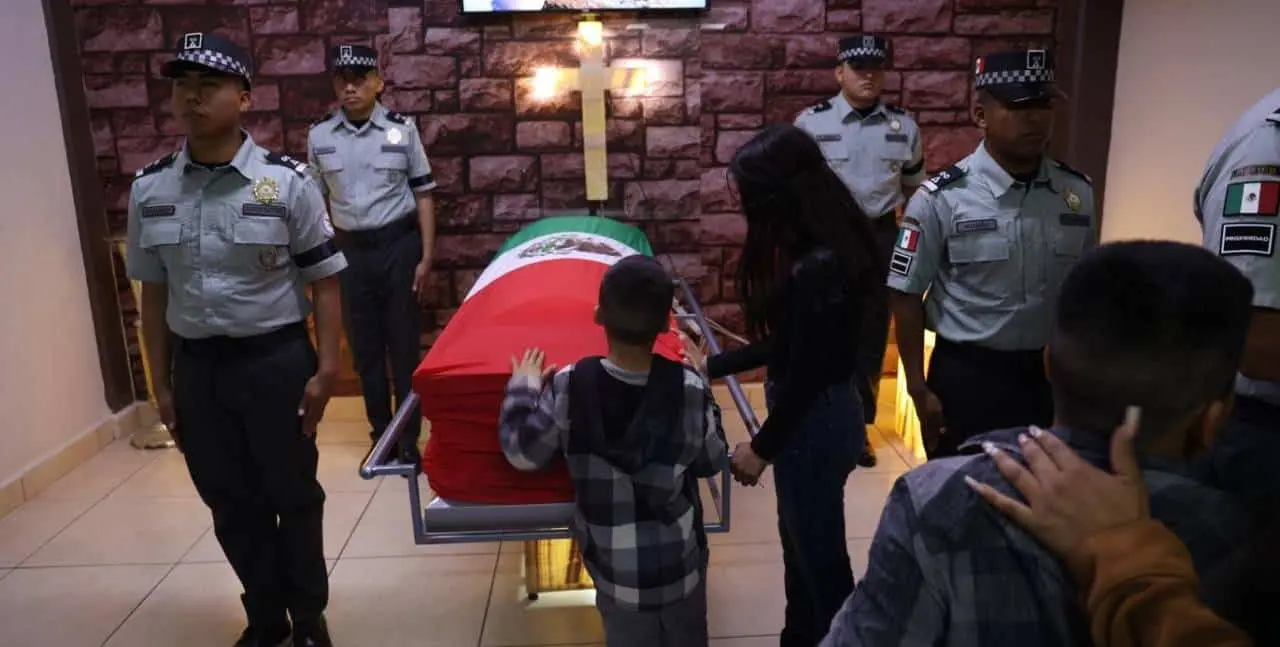 Siempre me decía que sería un soldado; familia despide a Arturo Sarmiento