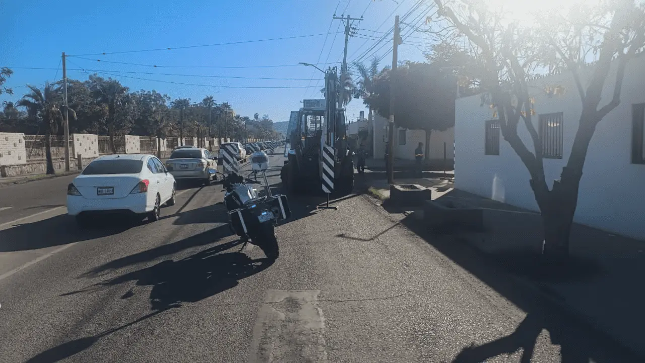 Cierran carril del bulevar Colosio por trabajos de Aguah
