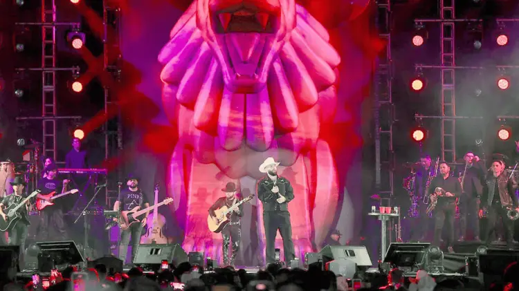 Carin León se presentó la madrugada de este domingo en Hermosillo. (Foto: Cristian Ruiz/EXPRESO)