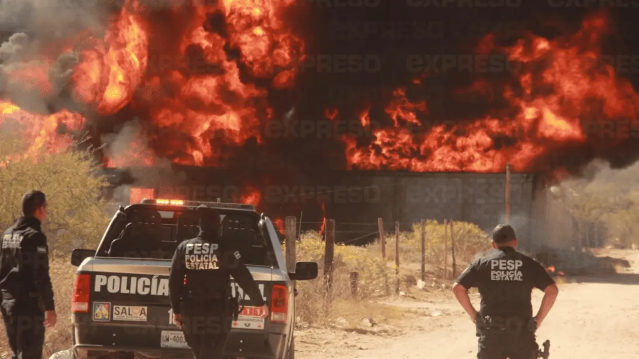 Explota contenedor con 10 mil litros de combustible al sur de Hermosillo