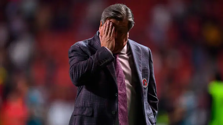 Herrera parece no encontrar la manera de subir en la tabla. (Especial / EXPRESO)