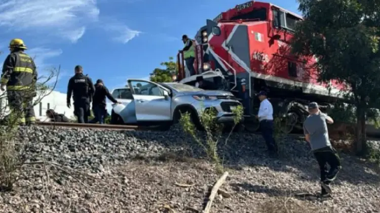 Con el impacto su unidad fue arrastrada por más de ciento cincuenta metros (Foto: Especial/Expreso).
