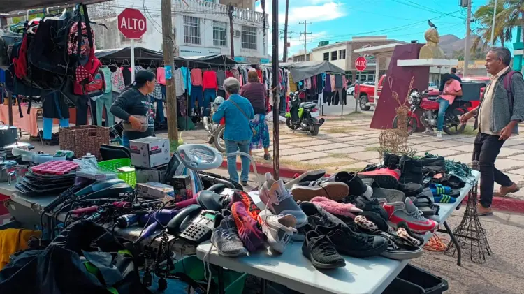 Con la llegada de marzo, incrementó también la instalación de puestos. (Foto: Blanca Ruelas)