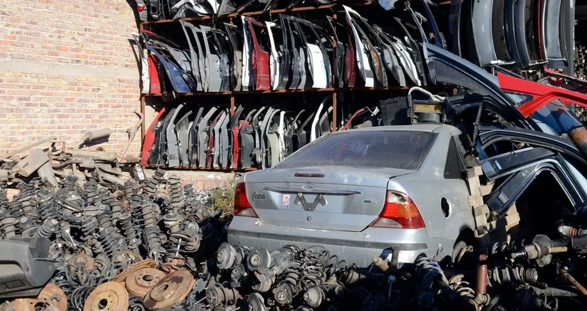 FGJ y SSC aseguran 20 toneladas de autopartes robadas en CDMX