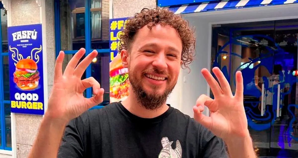 Extorsionan a Luisito Comunica en aeropuerto de Nigeria