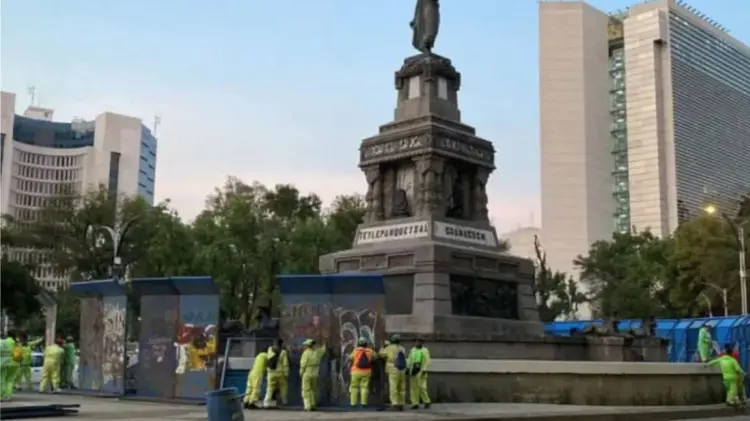 Durante la noche del 5 de marzo se resguardaron con vallas los monumentos (Foto: Especial/Expreso).