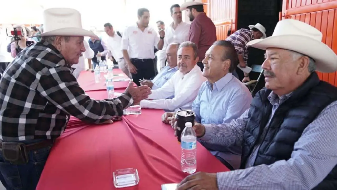 Sector agrícola da respaldo a Manlio Fabio Beltrones en asamblea en Cajeme
