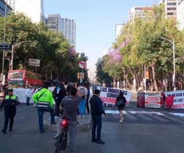 Bloqueo de artesanos en Paseo de la Reforma termina en trifulca