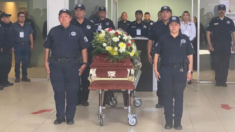 Elementos de la SSP de Cajeme despidieron el cuerpo de la policía. (Foto: Ana Camargo/EXPRESO)