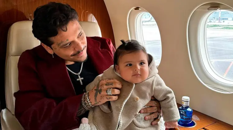 Christian Nodal y su hija. (Especial / EXPRESO)