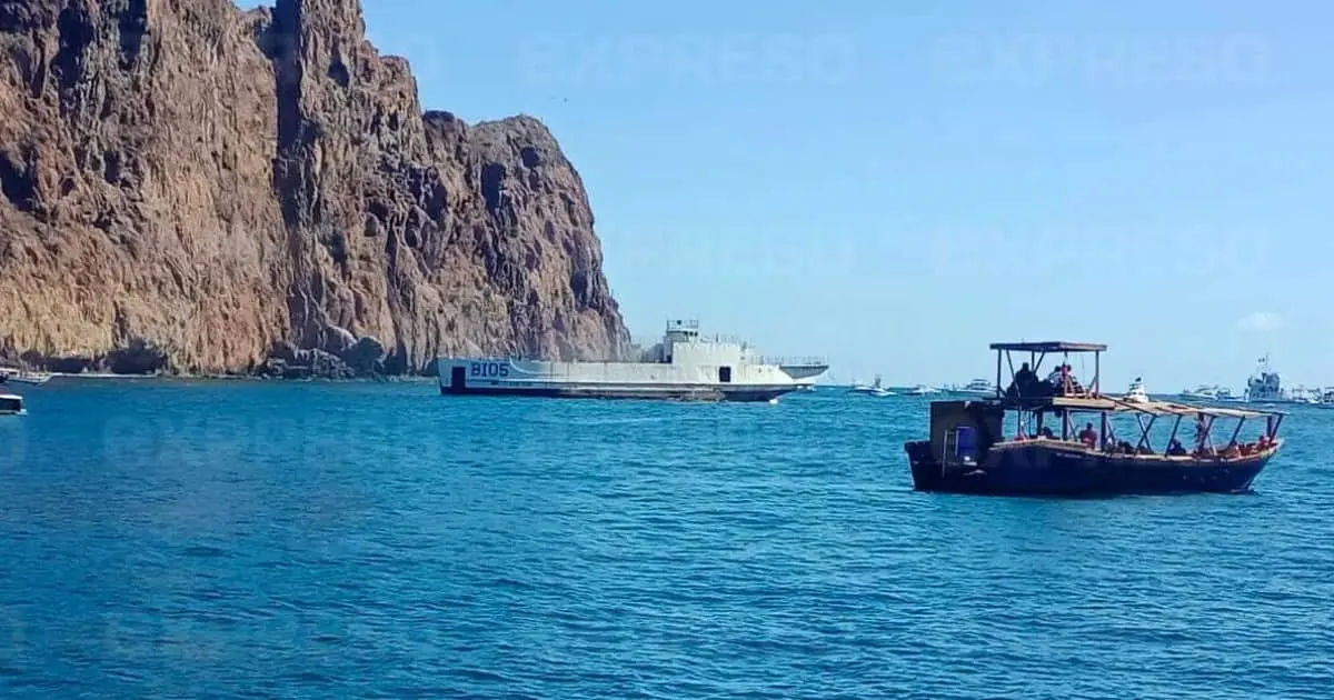Realizan hundimiento de exbuque de la Semar Suchiate en San Carlos