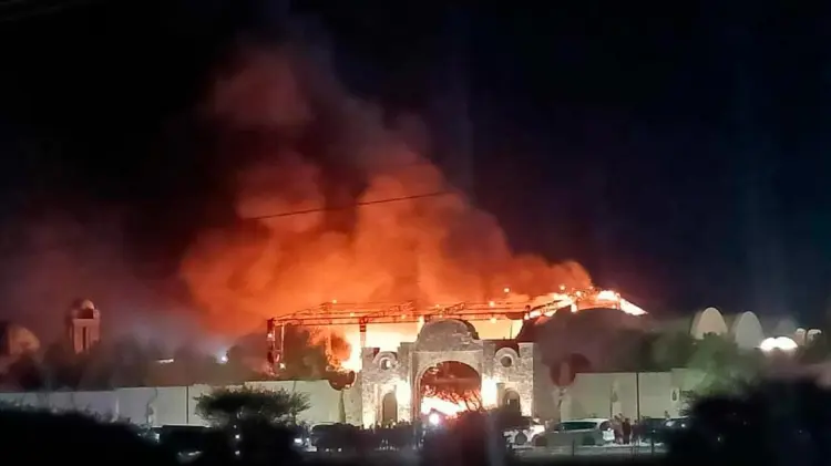 El incendio se expandió rápidamente y fue visto desde lejos. (Especial / EXPRESO)