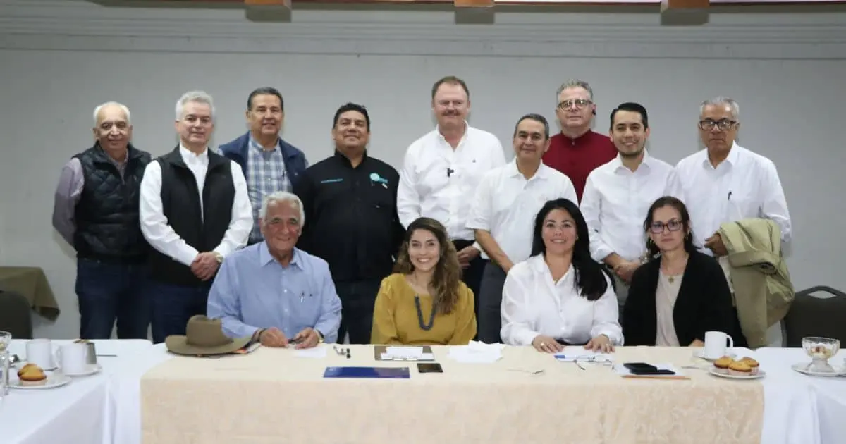 Ernesto Gándara aborda problemáticas que enfrenta el sistema de salud