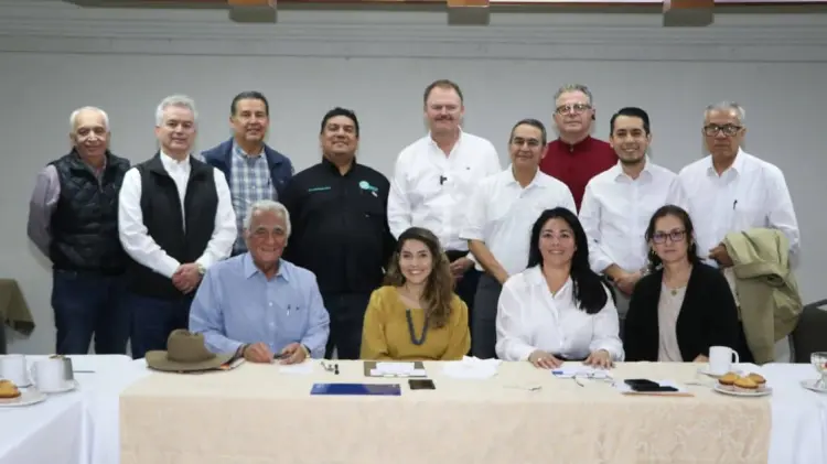 Ernesto Gándara se reunió con médicos y enfermeros de Hermosillo. (Foto: Cortesía)