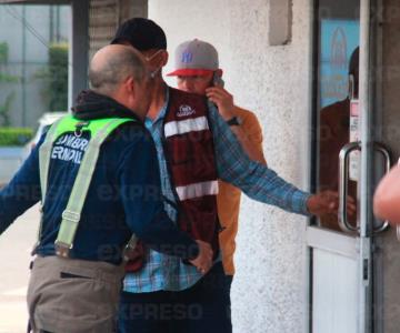 Trasladan de urgencia a bomberos lesionados por explosión en Mesa del Seri