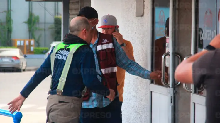 Los bomberos lesionados fueron trasladados al Hospital Ignacio Chávez. (Foto: Ramón Munguía)