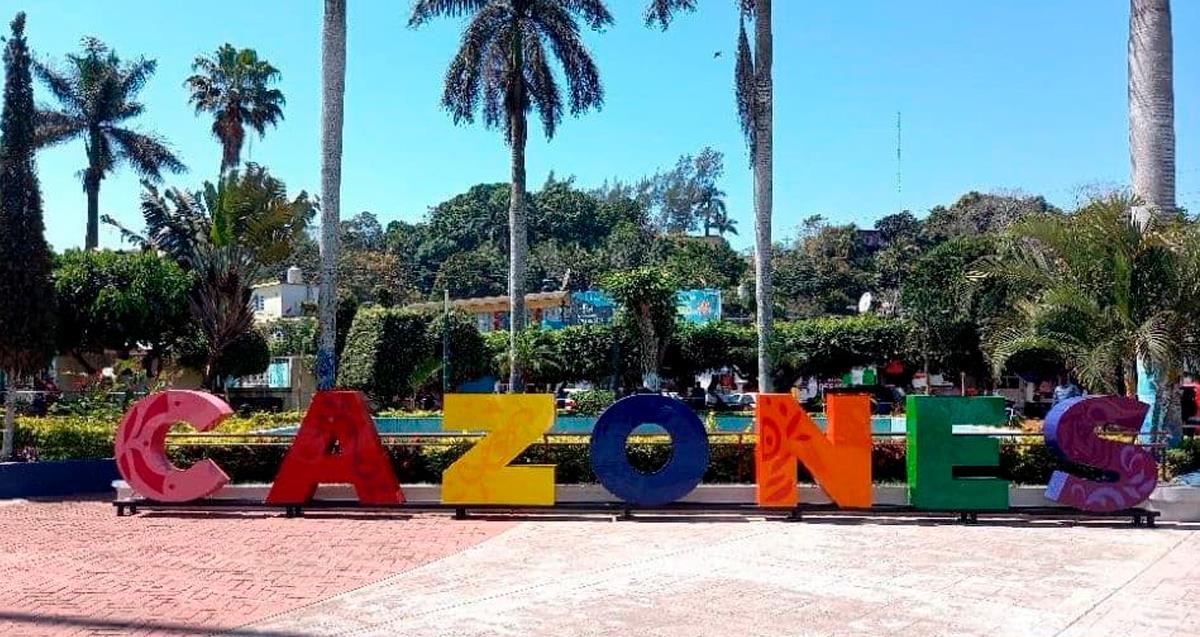 Arrojan cuerpos desmembrados junto a letras turísticas