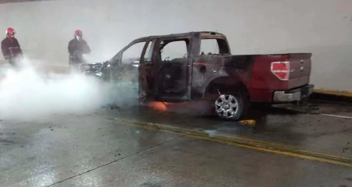 Detienen a hombre por intento de incendio de vehículo