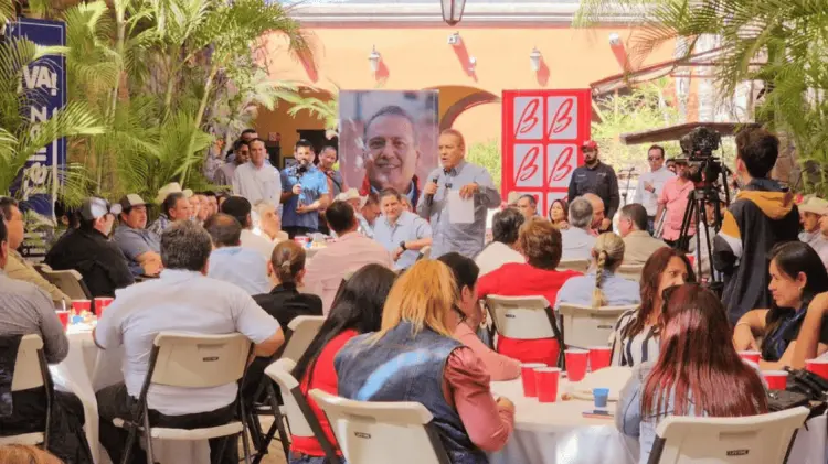 Manlio Fabio Beltrones visitó Álamos. (Foto: Cortesía)