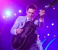 Drake Bell despide a su técnico de audio en pleno show