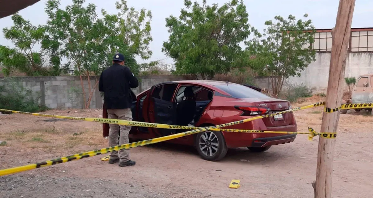Investigan muerte de fotógrafo encontrado sin vida dentro de su vehículo