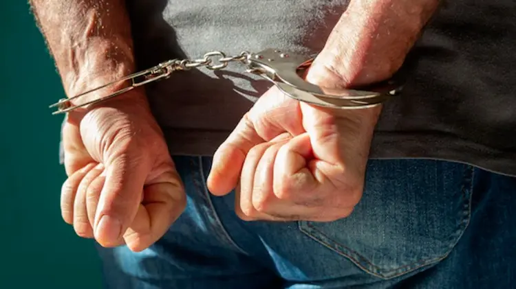 Detienen a sujeto por amenazar de muerte a sus padres