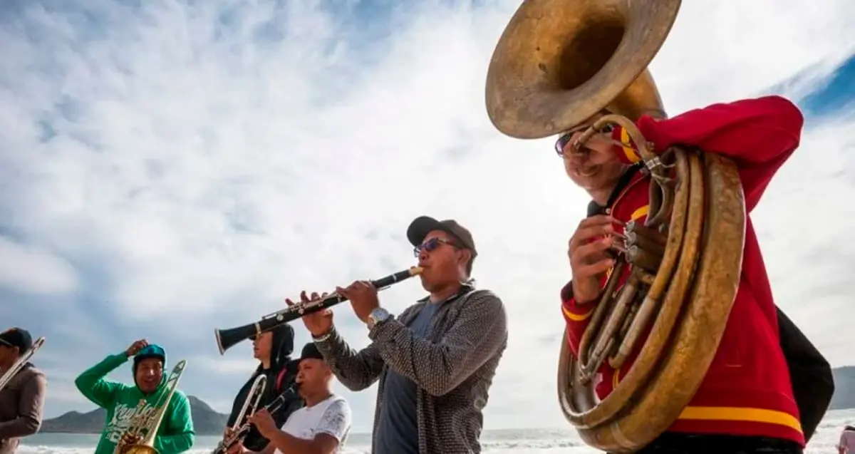 Buscan prohibir bandas musicales en playas 