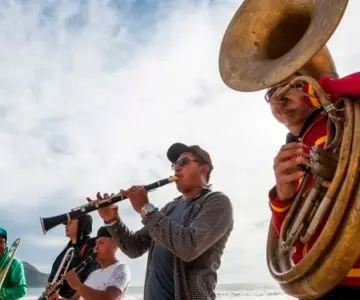 Buscan prohibir bandas musicales en playas 