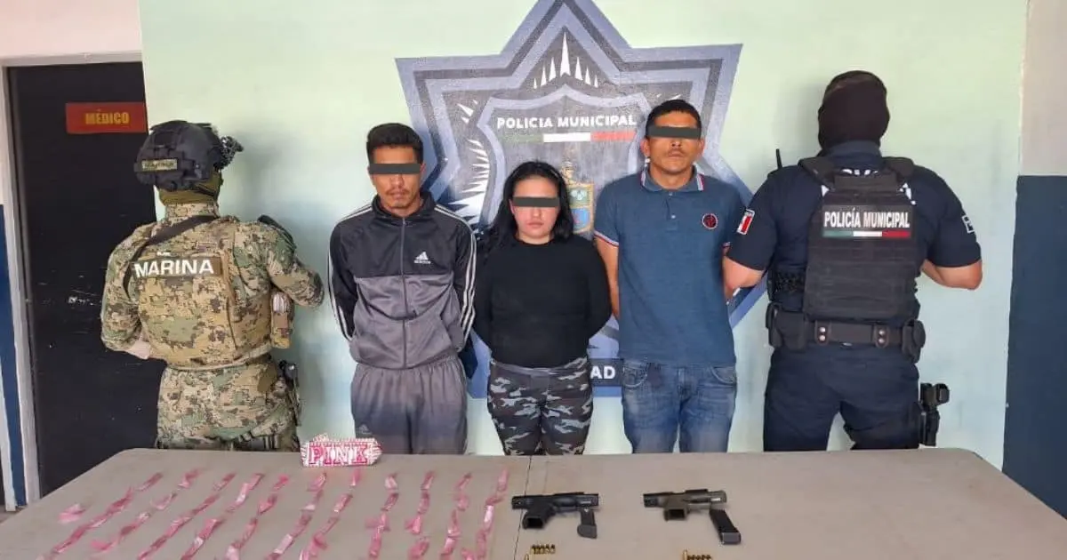 Detienen a sujetos con armas de fuego y más de 50 envoltorios con droga