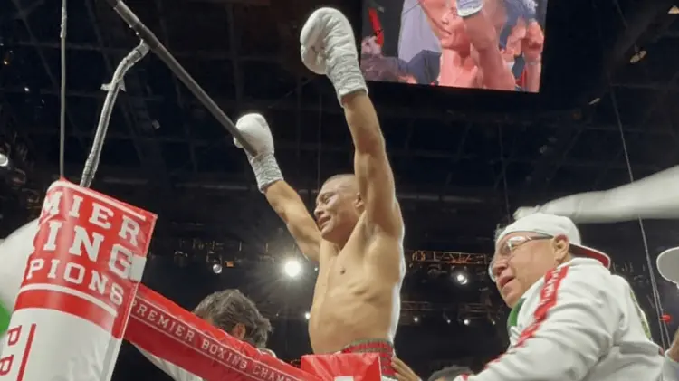 Isaac Pitbull Cruz es nuevo campeón superligero de la AMB. (Foto: Cortesía)