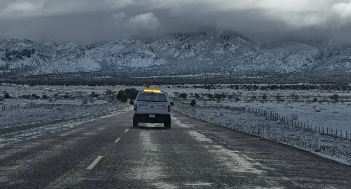 Alertan por caída de nieve y deslaves en carreteras de Sonora