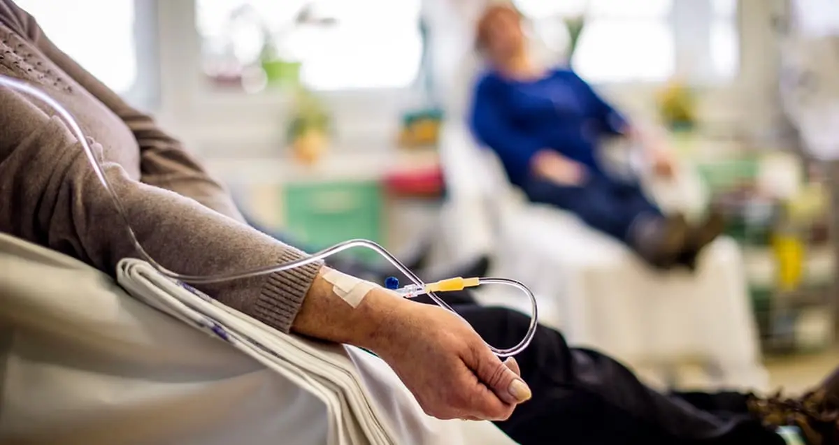Proponen que personas con cáncer reciban atención privada