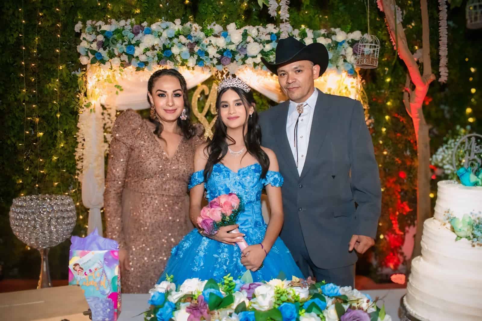 Moramay Trujillo Ochoa celebró sus XV años
