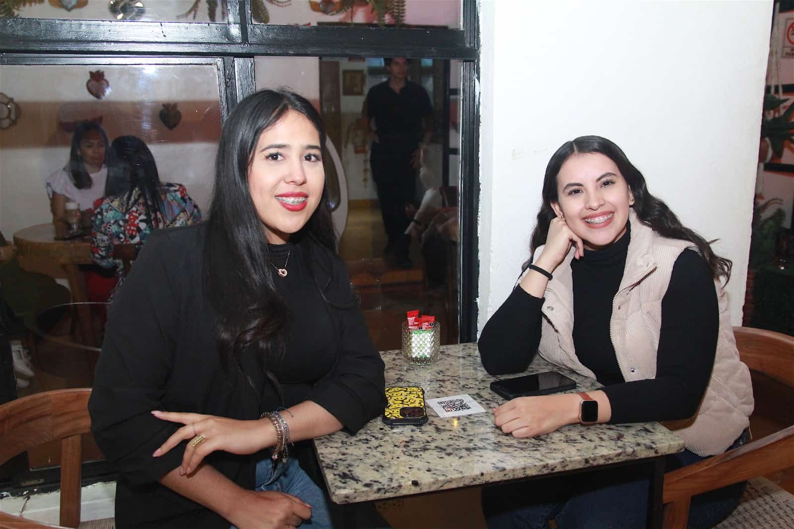 Gozan de una amena tarde en Café Garmendia