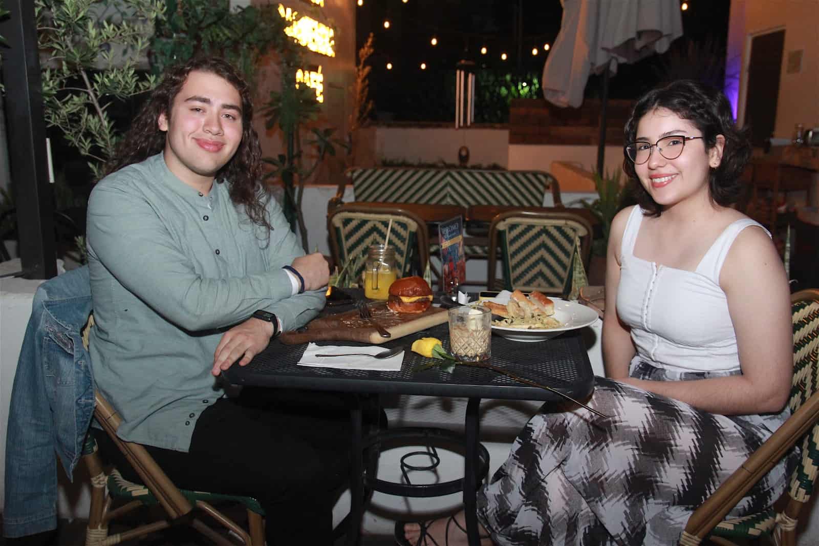 Gozan de una amena tarde en Café Garmendia