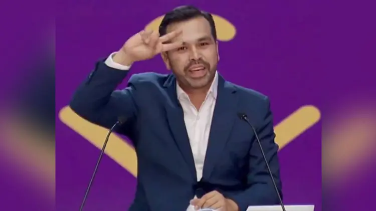 Jorge Álvarez Máynez se presentó en lengua de señas durante el debate. (Foto: Captura de video)