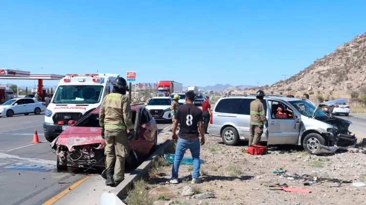 En el accidente se vieron involucrados cuatro vehículos. (Foto: Ramón Munguía)