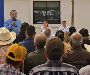 Manlio Fabio Beltrones se compromete en recuperar apoyos al campo sonorense