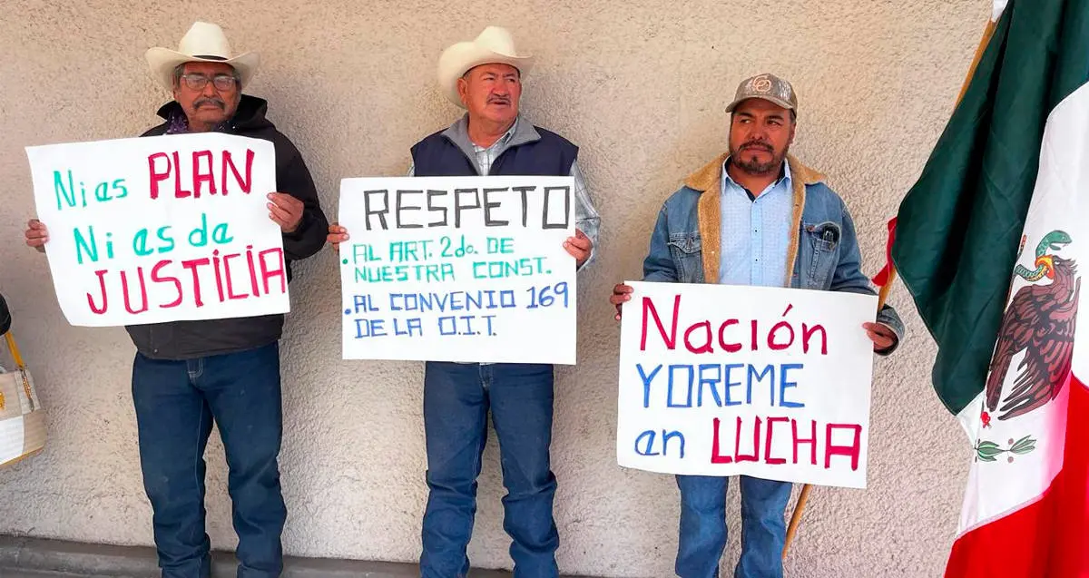 Pueblo Yoreme se manifiesta en instalaciones del IEEyPC