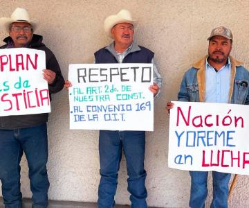 Pueblo Yoreme se manifiesta en instalaciones del IEEyPC