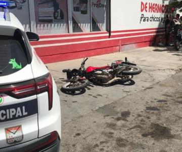 Motociclista y sedan sufren choque en colonia Balderrama