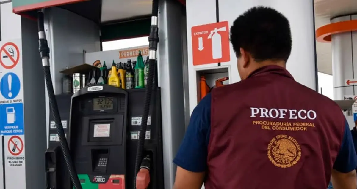 Profeco explica por qué debes cargar gasolina por litros y no por pesos