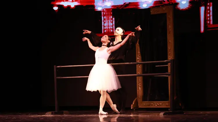 Con su danza, los bailarines regiomontanos fascinaron a los sonorenses. (Foto: Lidia Fonseca)