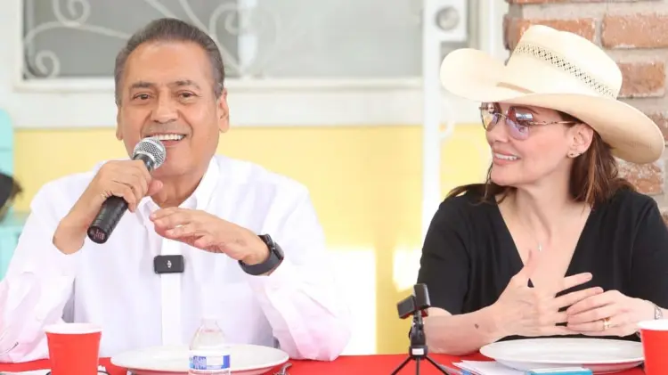 Manlio Fabio Beltrones y Lilly Téllez se reunieron con productores de la sierra baja. (Cortesía)