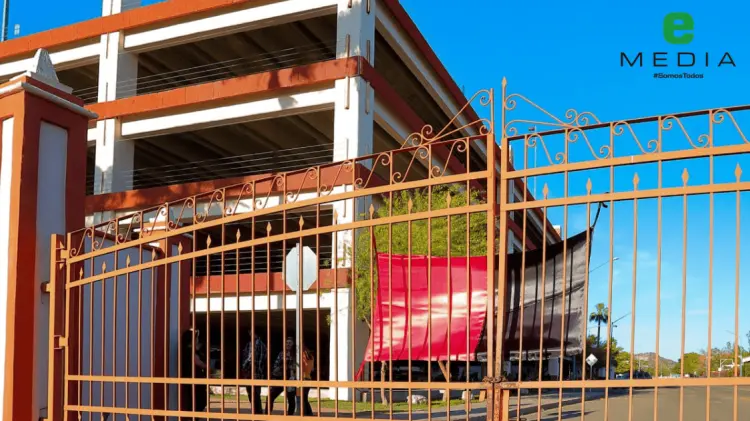 Desde el 15 de abril se mantienen cerrados los accesos de la Unison. (Foto: Cristian Ruiz/EXPRESO)
